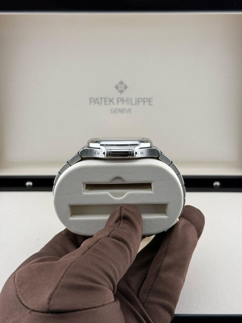 Patek Philippe Nautilus Steel Annual Calendar White Dial Watch B/P '17 5726/1A