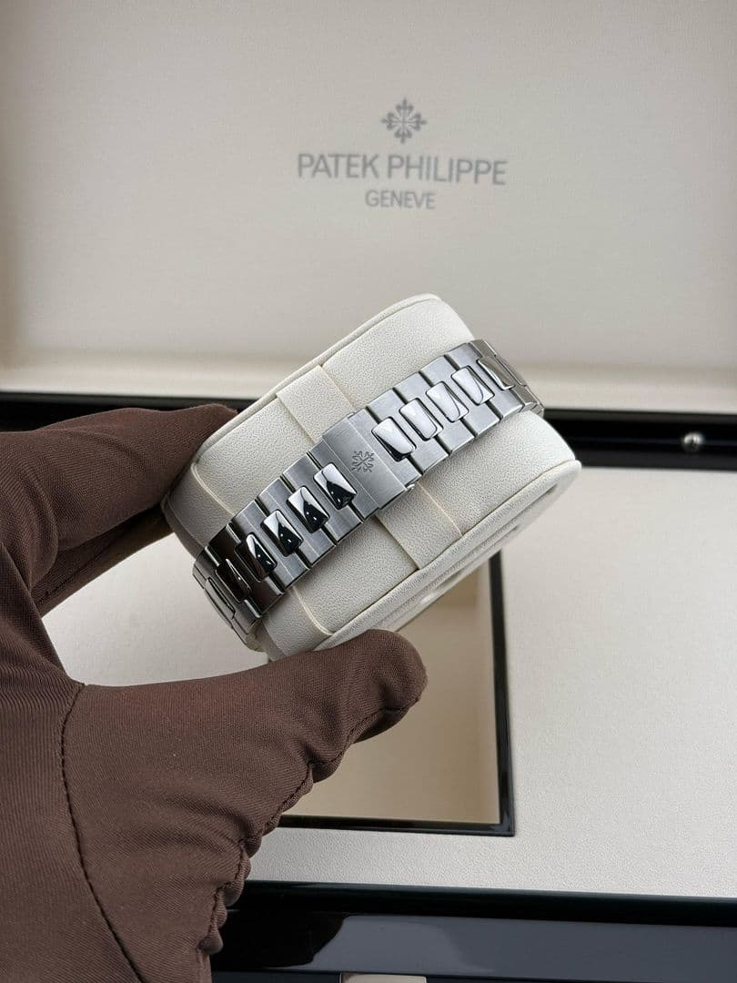 Patek Philippe Nautilus Steel Annual Calendar White Dial Watch B/P '17 5726/1A