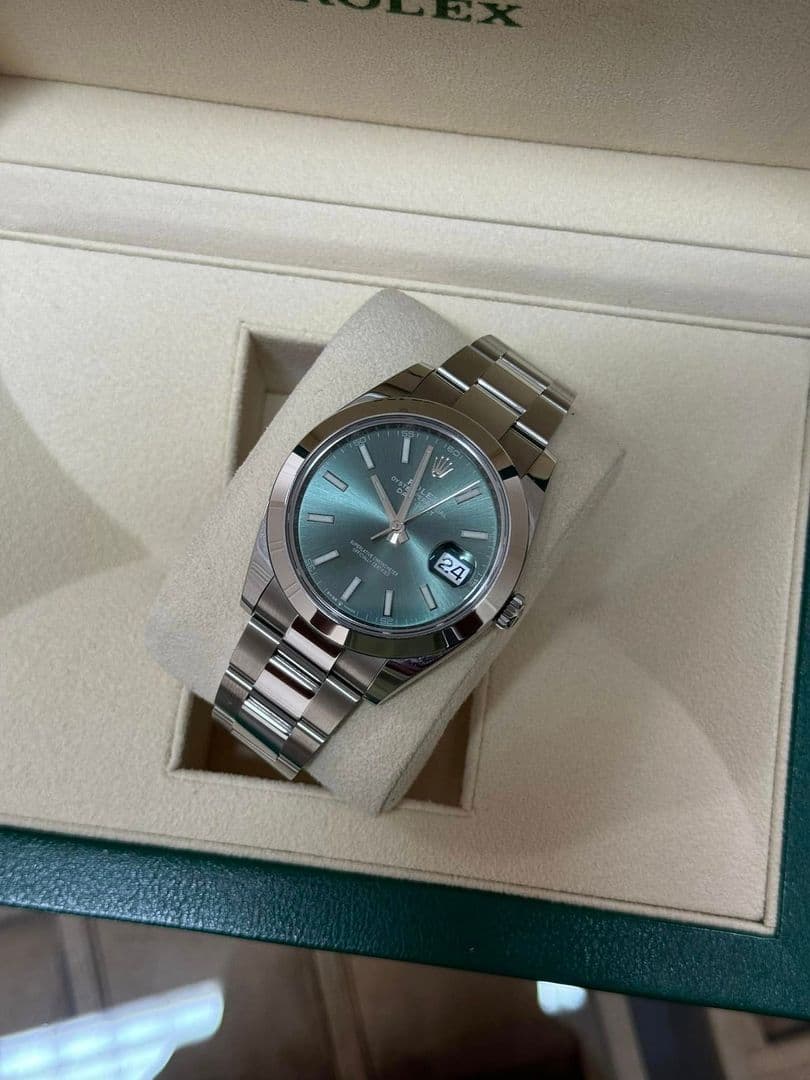 Rolex Datejust ‘Green Dial’ Smooth Bezel 41mm 126300