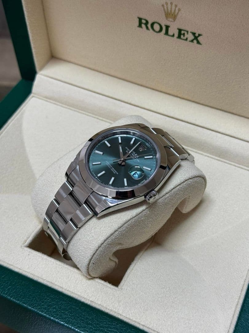 Rolex Datejust ‘Green Dial’ Smooth Bezel 41mm 126300