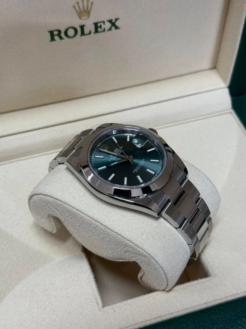 Rolex Datejust ‘Green Dial’ Smooth Bezel 41mm 126300