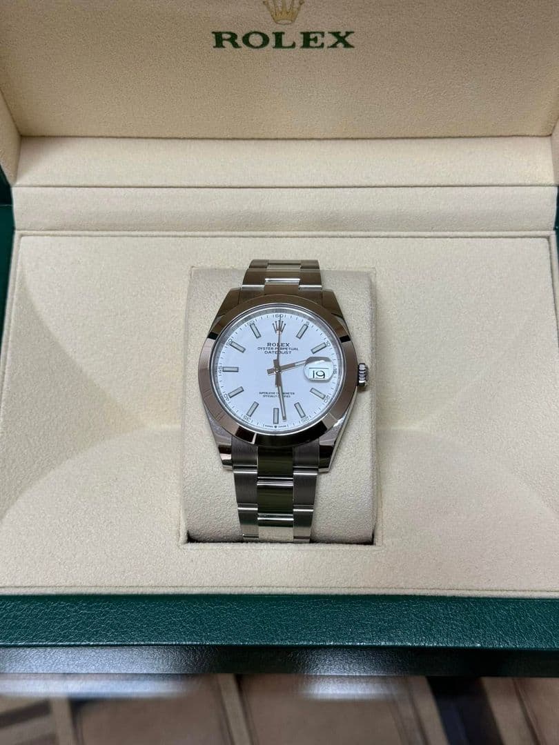 Rolex Datejust ‘White Dial’ Smooth Bezel 41mm 126300