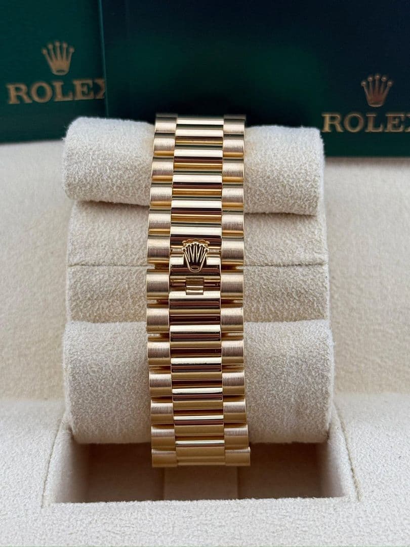 Rolex Daydate 40mm champagne baguette dial 228238